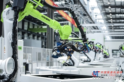 全國首批！中聯重科挖掘機智能工廠成功入選卓越級智能工廠，引領人工智能行業應用系統集成服務新浪潮