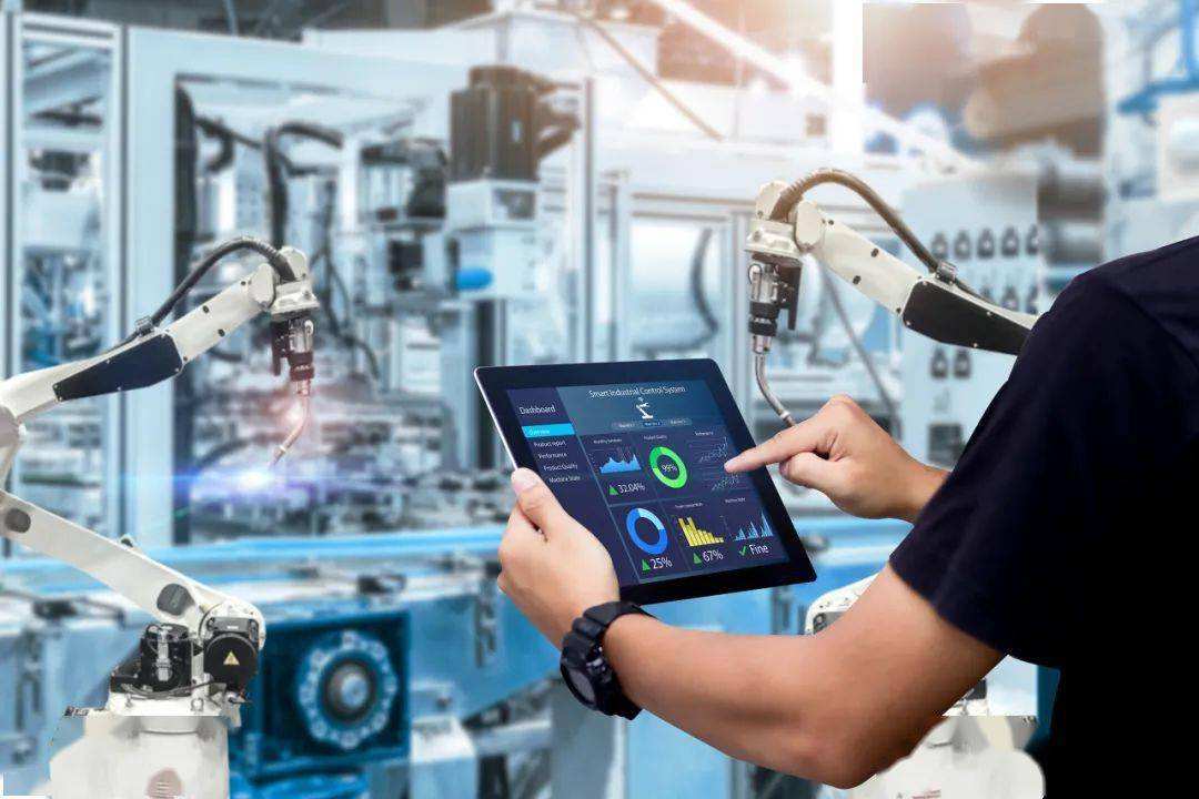 人工智能應(yīng)用系統(tǒng)開發(fā)、系統(tǒng)集成與產(chǎn)品銷售 驅(qū)動(dòng)行業(yè)智能化轉(zhuǎn)型的三大核心崗位與服務(wù)